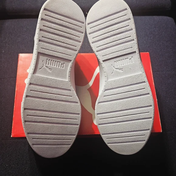 Puma - Picture 4 of 5